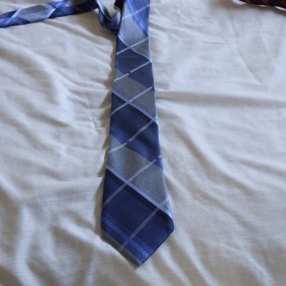 Michael Kors Tie - Picture 3 of 3
